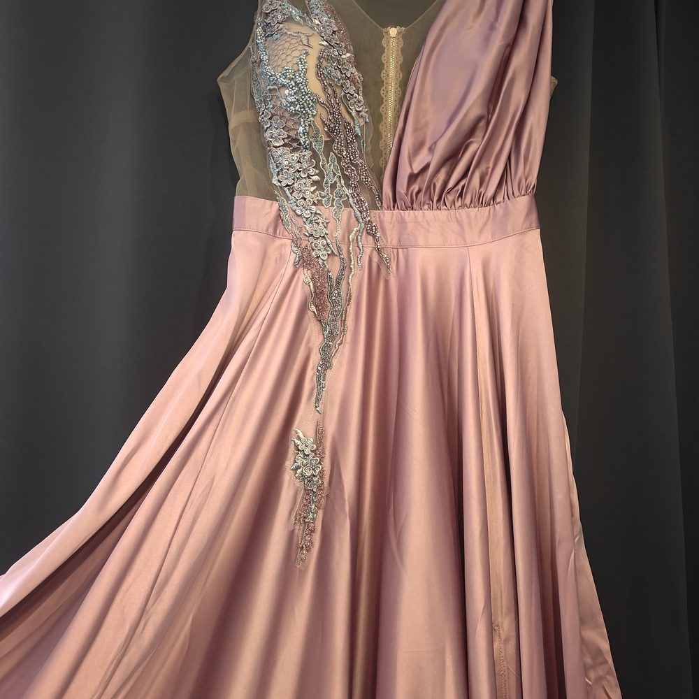 Elegant Pink Evening Gown with Lace Detail